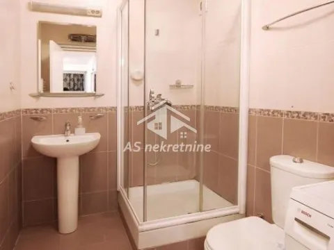 Izdavanje, trosoban stan, 89m², Stari Grad, Beograd - image 16