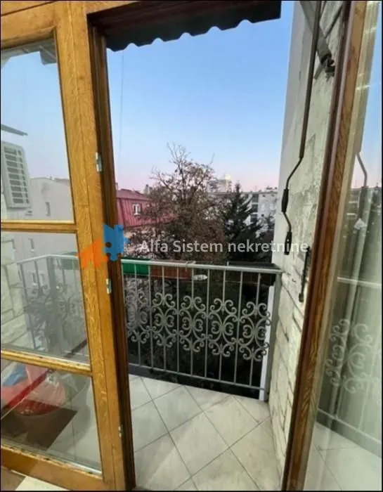 Izdavanje, trosoban stan, 120m², Stari Grad, Beograd