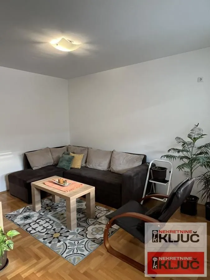 Prodaja, četvorosoban stan, 77m², Bulevar patrijarha Pavla, Novi Sad Sve Podlokacije