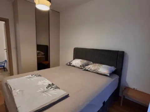 Izdavanje, trosoban stan, 97m², Centar, Budva - image 7