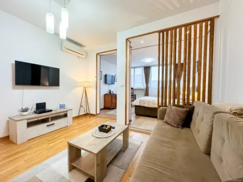 Izdavanje, garsonjera, 46m², City Kvart, Podgorica - image 1