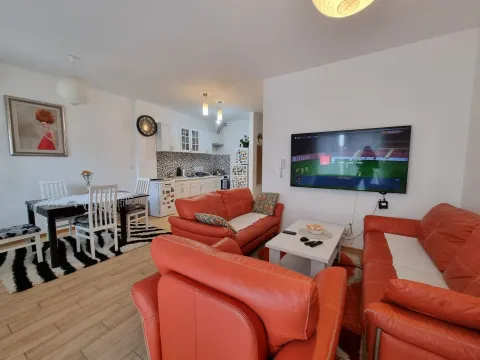 Prodaja, dvosoban stan, 74m², Budva, Crna Gora - image 1