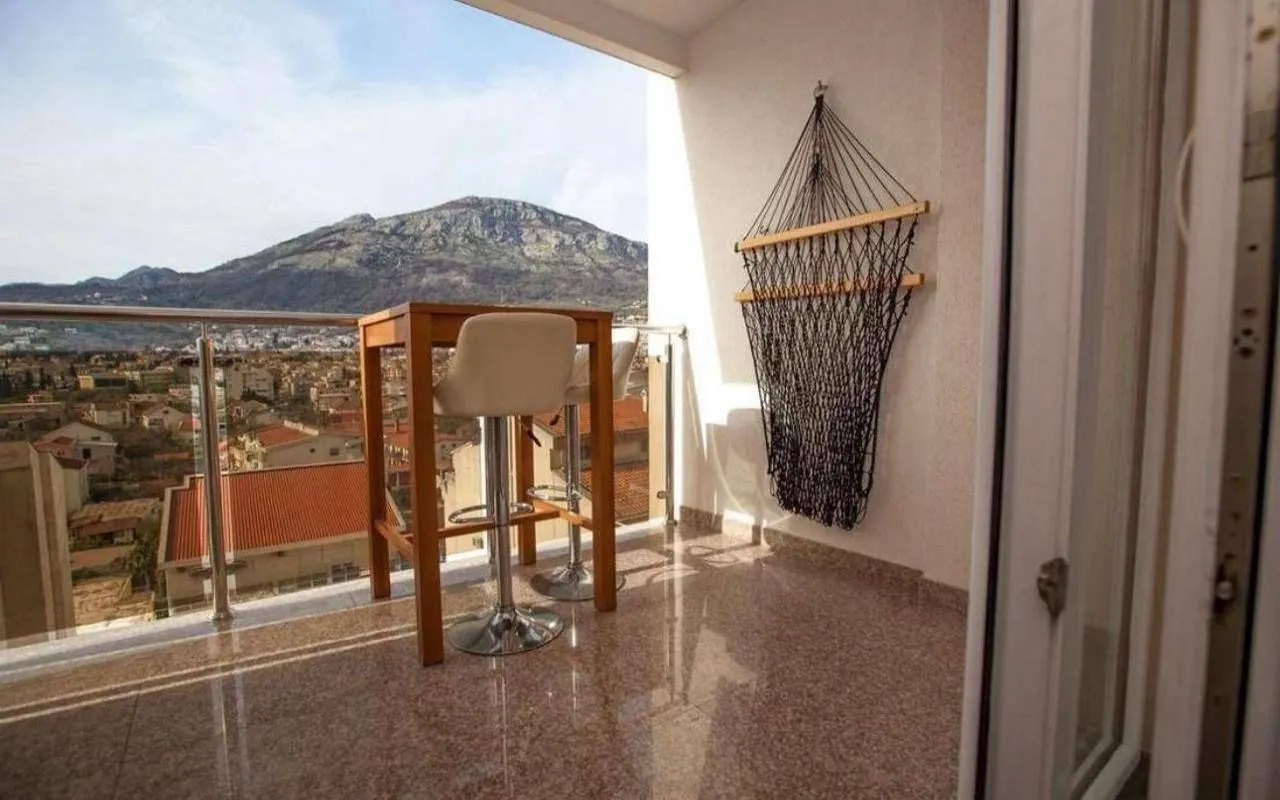 Prodaja, trosoban stan, 100m², Centar, Bar