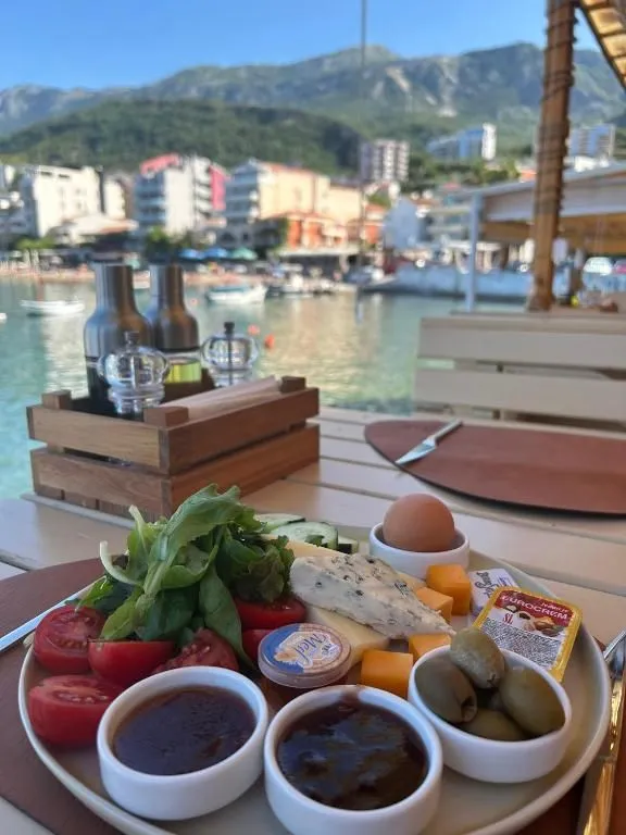 Izdavanje, ugostiteljski objekat, 1500m², Rafailovići, Budva