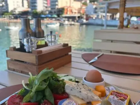 Rent, hospitality venue, 1500m², Rafailovići, Budva - image 18