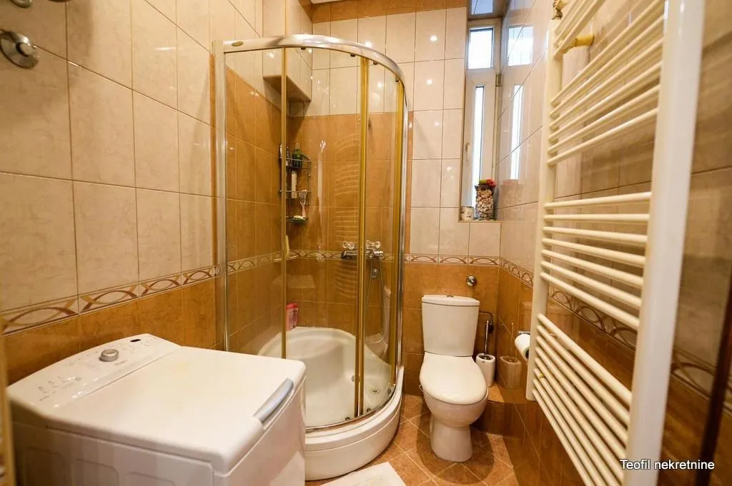 Prodaja, trosoban stan, 86m², Vračar, Šid