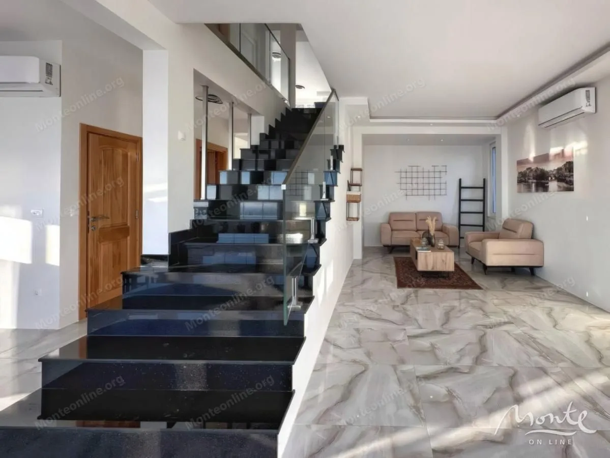 Prodaja, kuća, 240m², Dobre Vode, Bar