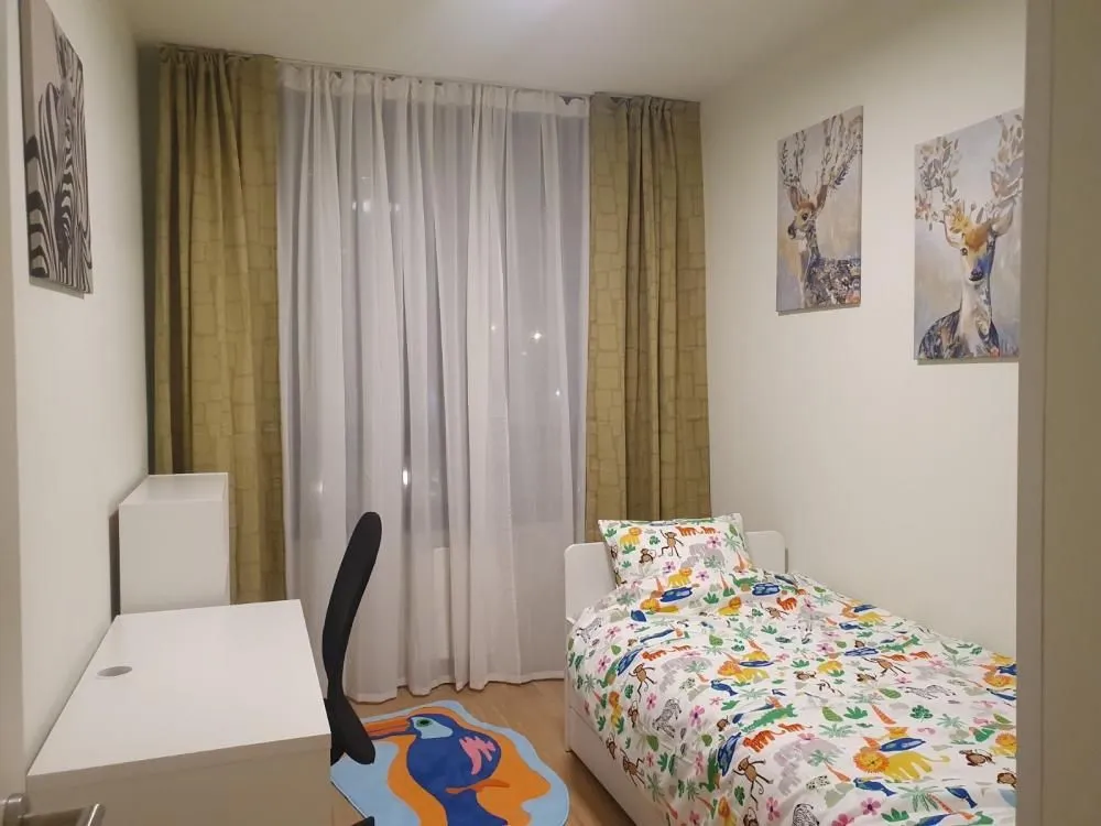 Izdavanje, trosoban stan, 72m², Savski Venac, Beograd