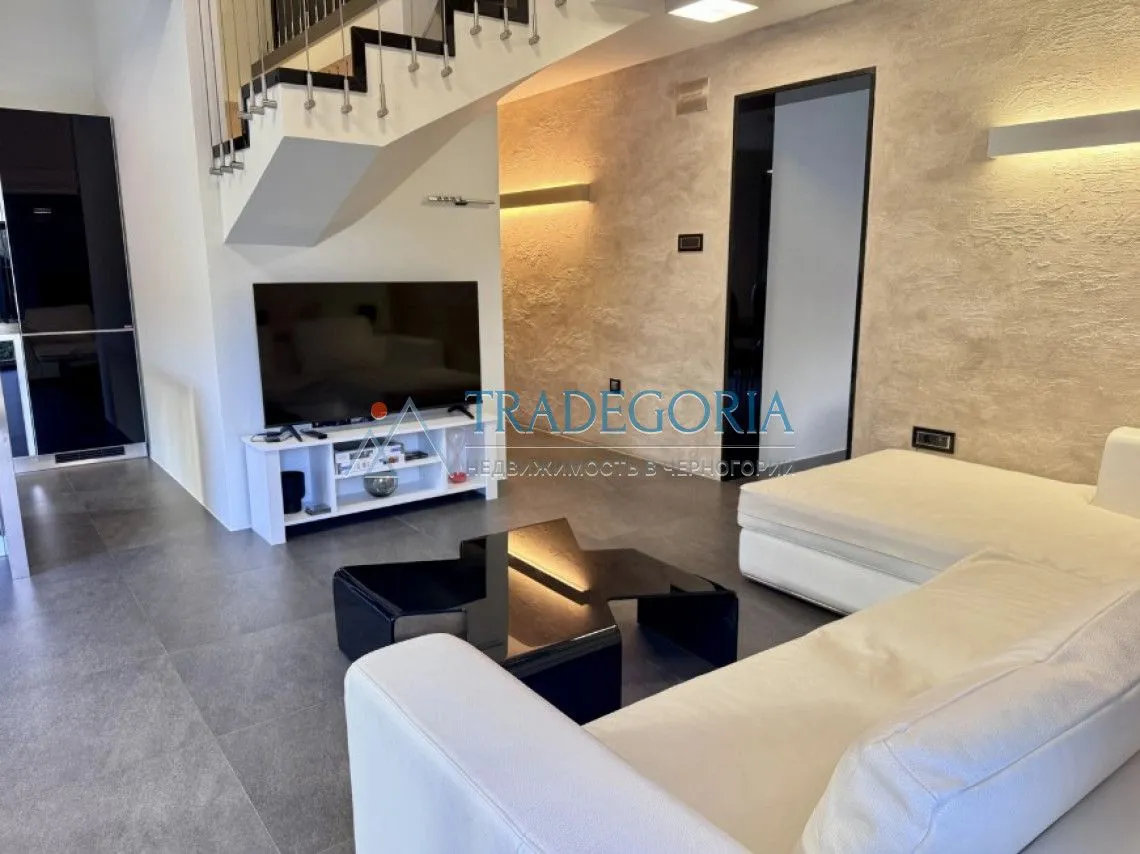 Prodaja, dvosoban stan, 129m², Dobrota, Kotor