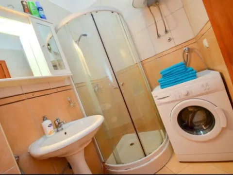 Izdavanje, garsonjera, 25m², Centar, Budva - image 5