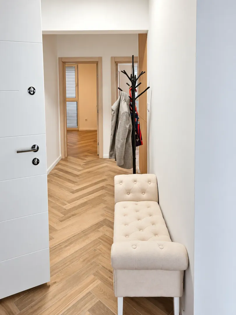 Izdavanje, dvosoban stan, 70m², Dobrota, Kotor