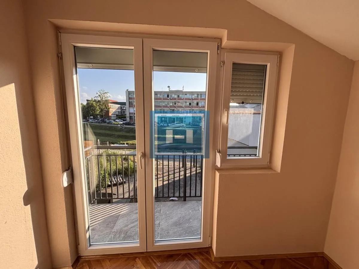 Prodaja, trosoban stan, 107m², Centar, Jagodina