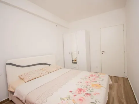Rent, one bedroom apartment, 46m², Budva, Crna Gora - image 4