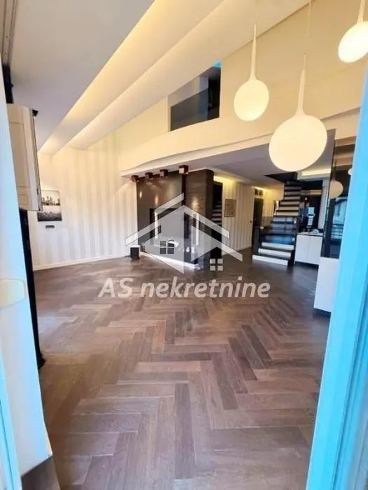 Prodaja, četvorosoban stan, 117m², Vračar Sve Podlokacije, Beograd