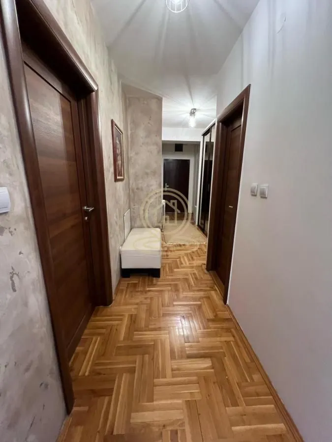 Izdavanje, trosoban stan, 80m², Marger, Niš