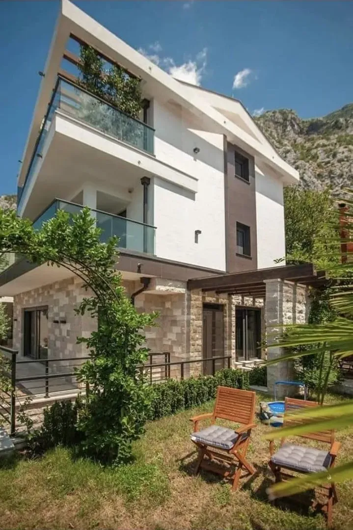 Prodaja, kuća, 210m², Dobrota, Kotor