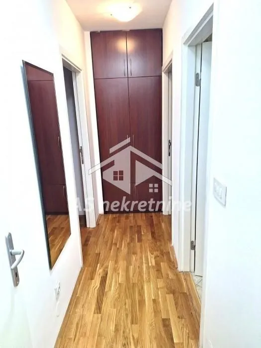 Izdavanje, četvorosoban stan, 105m², Vračar Sve Podlokacije, Beograd