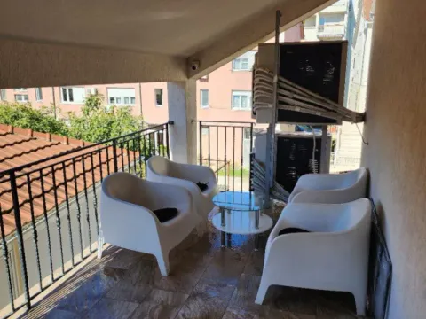 Izdavanje, trosoban stan, 150m², Centar, Tivat - image 4