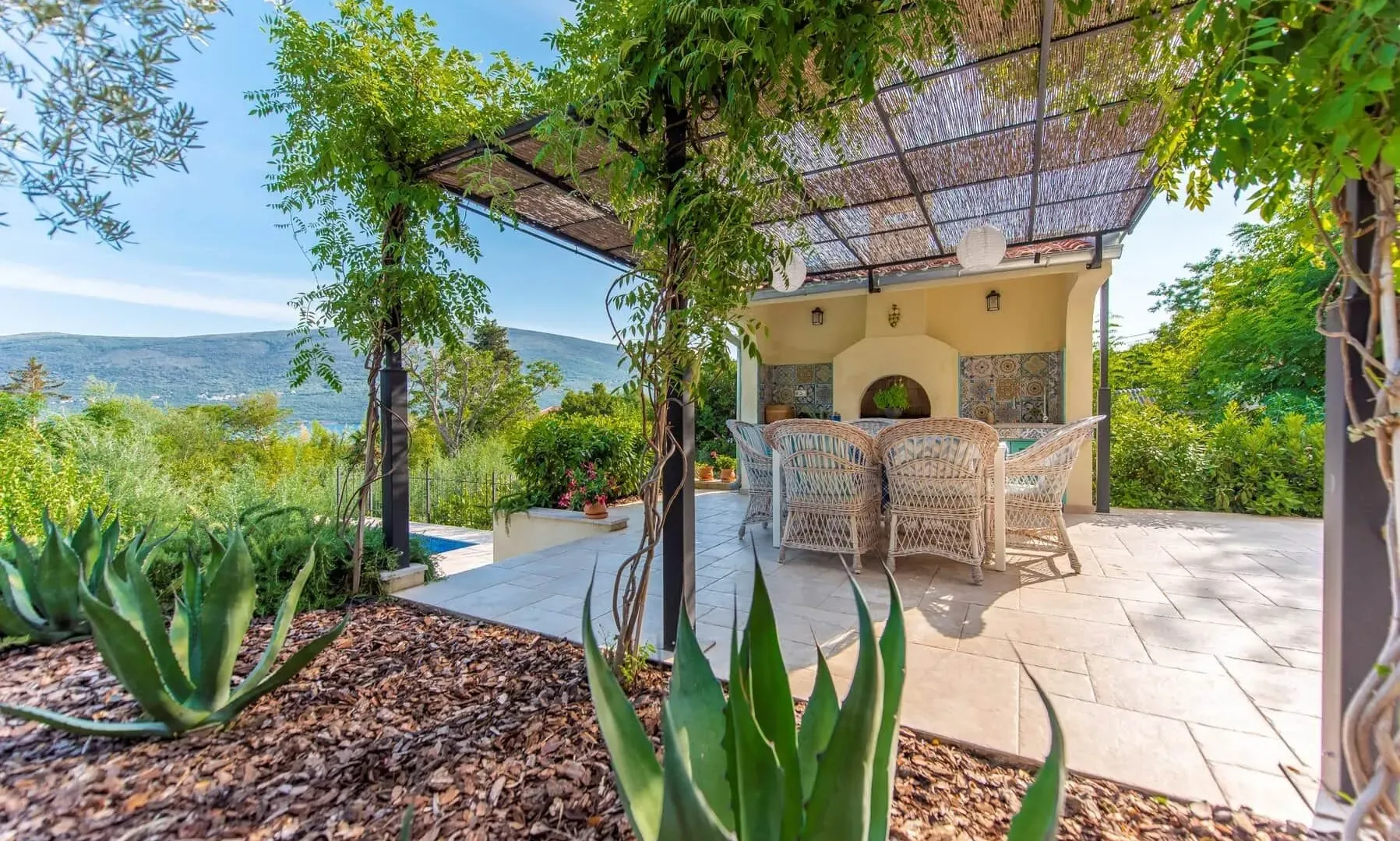 Sale, house, 198m², Bratešići, Kotor
