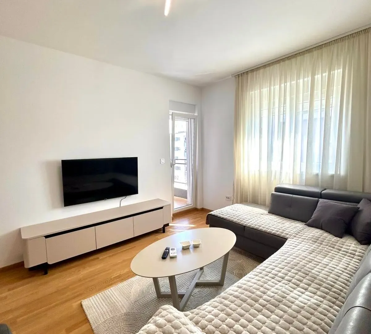 Izdavanje, jednosoban stan, 47m², Stari Aerodrom, Podgorica