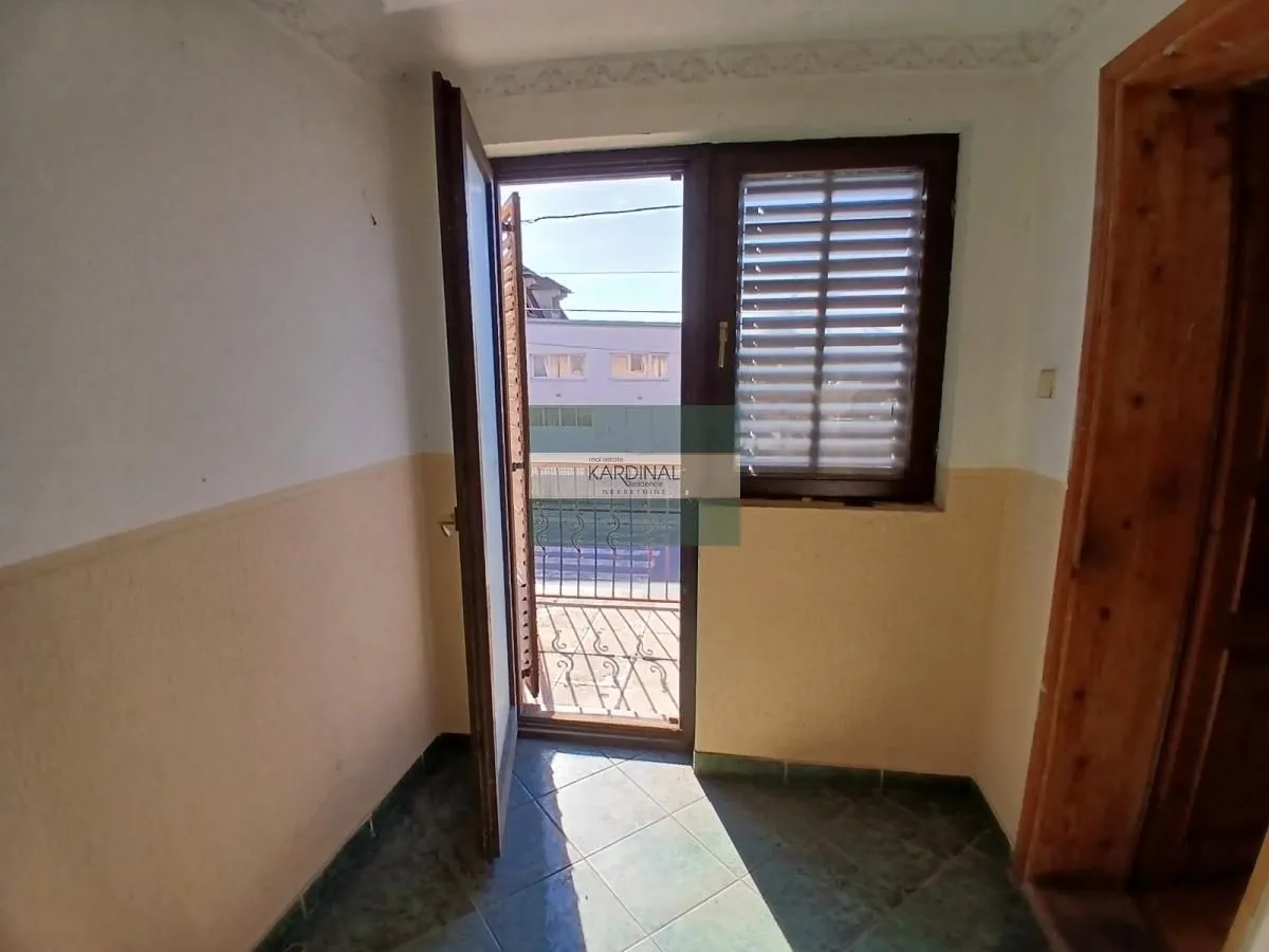 Sale, house, 536m², XI Kongres, Paraćin