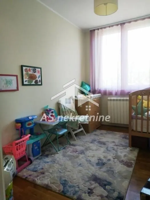 Izdavanje, četvorosoban stan, 80m², Profesorska Kolonija, Palilula Sve Podlokacije