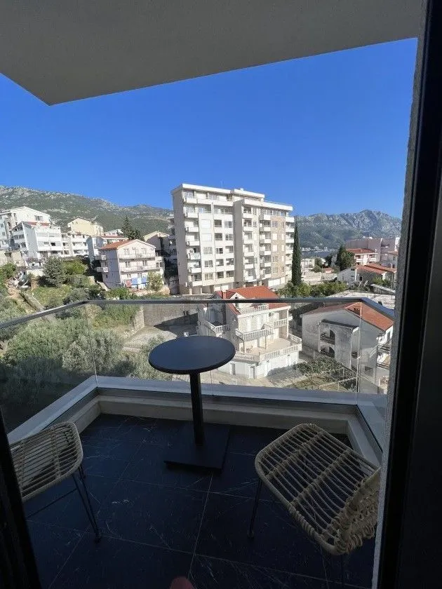 Rent, one bedroom apartment, 40m², Bečići, Budva