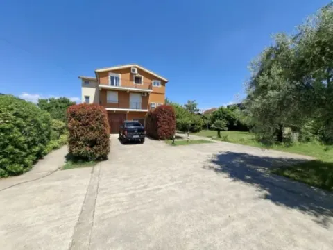 Prodaja, kuća, 300m², Donja Gorica, Podgorica