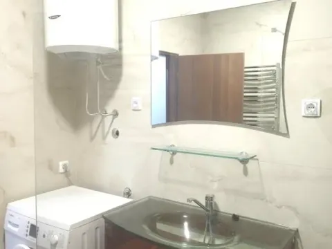 Izdavanje, trosoban stan, 84m², Centar, Tivat - image 12