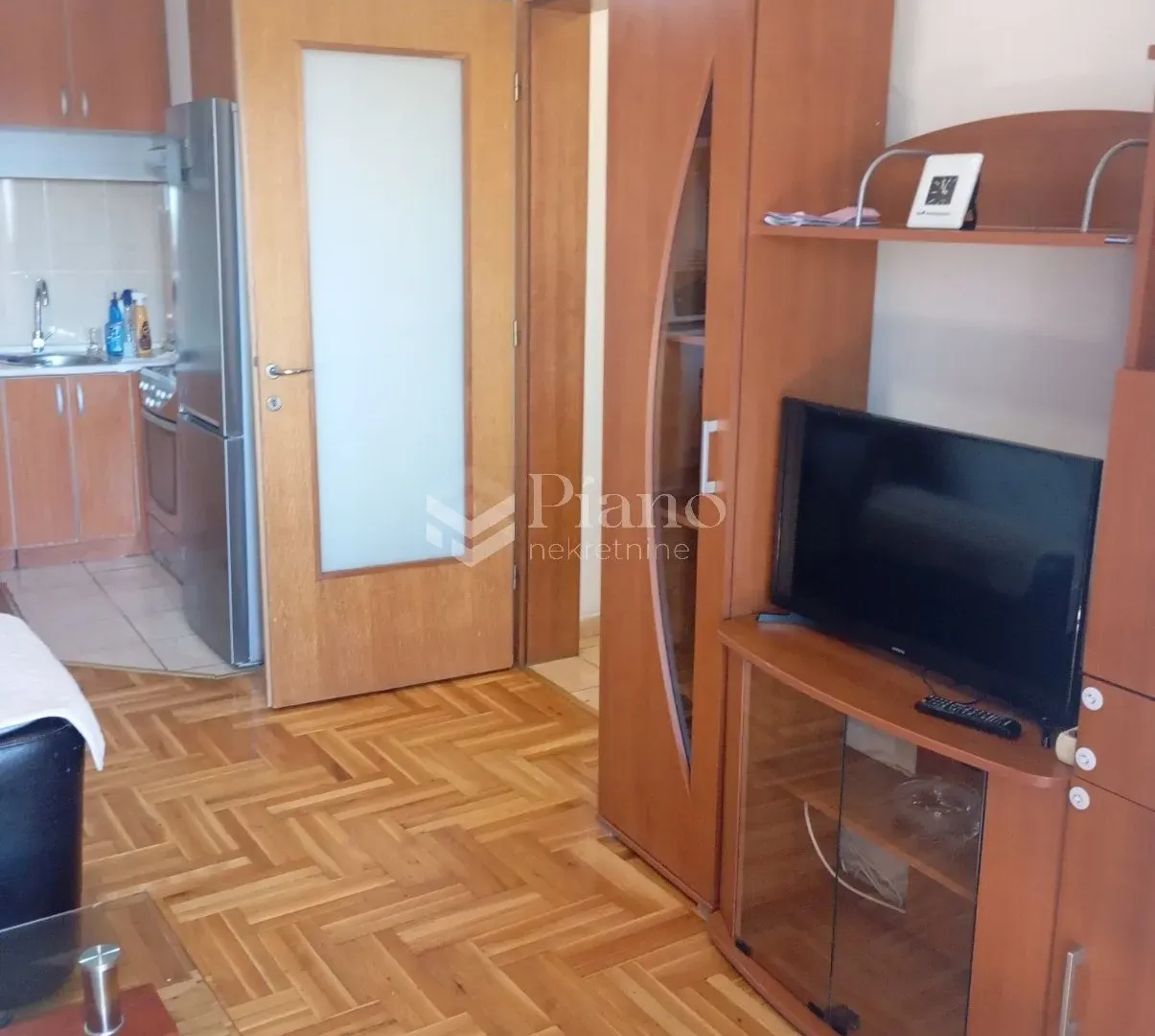 Izdavanje, jednosoban stan, 43m², Krivi Most, Podgorica