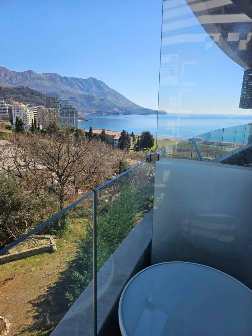 Izdavanje, jednosoban stan, 49m², Bečići, Budva