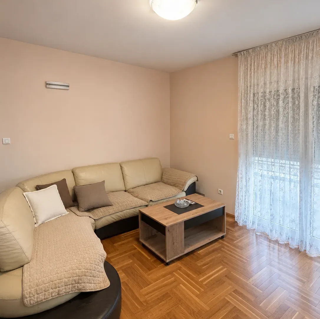 Izdavanje, jednosoban stan, 68m², Zagorič, Podgorica