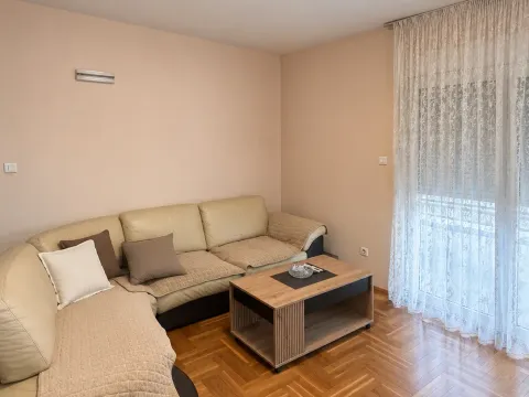 Izdavanje, jednosoban stan, 68m², Zagorič, Podgorica - image 2