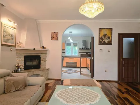 Rent, house, 184m², Velje Brdo, Podgorica - image 4