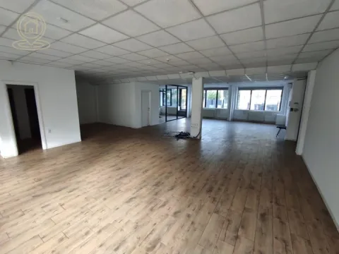 Izdavanje, poslovni prostor, 200m², Bulevar Oslobodjenja, Novi Sad Sve Podlokacije - image 6