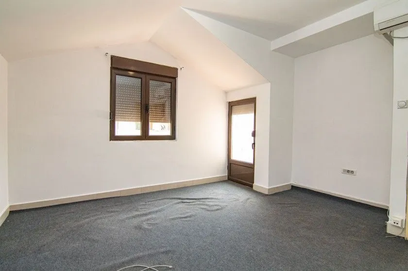 Izdavanje, poslovni prostor, 125m², Stari Aerodrom, Podgorica