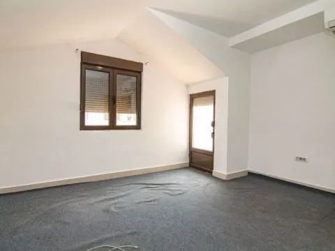 Izdavanje, poslovni prostor, 125m², Stari Aerodrom, Podgorica - image 5