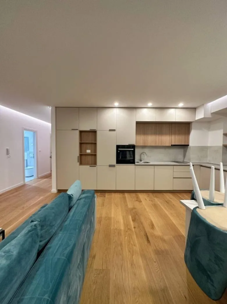 Izdavanje, dvosoban stan, 100m², Rafailovići, Budva