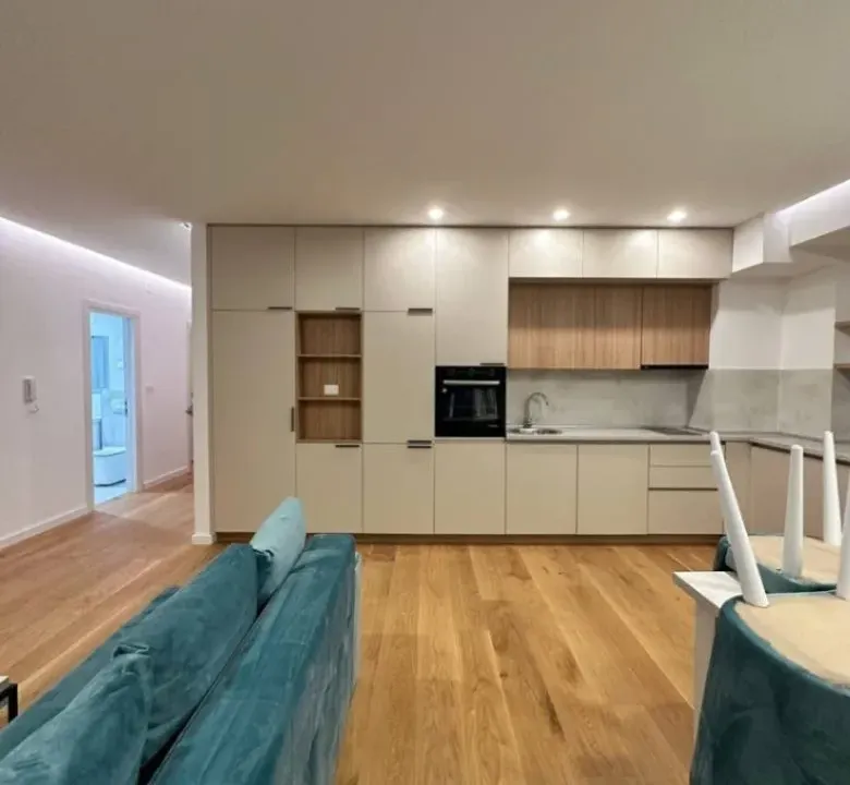 Izdavanje, dvosoban stan, 100m², Rafailovići, Budva