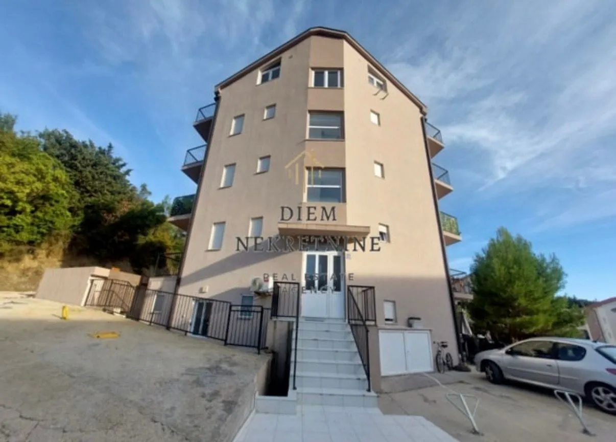 Izdavanje, jednosoban stan, 47m², Igalo, Herceg Novi