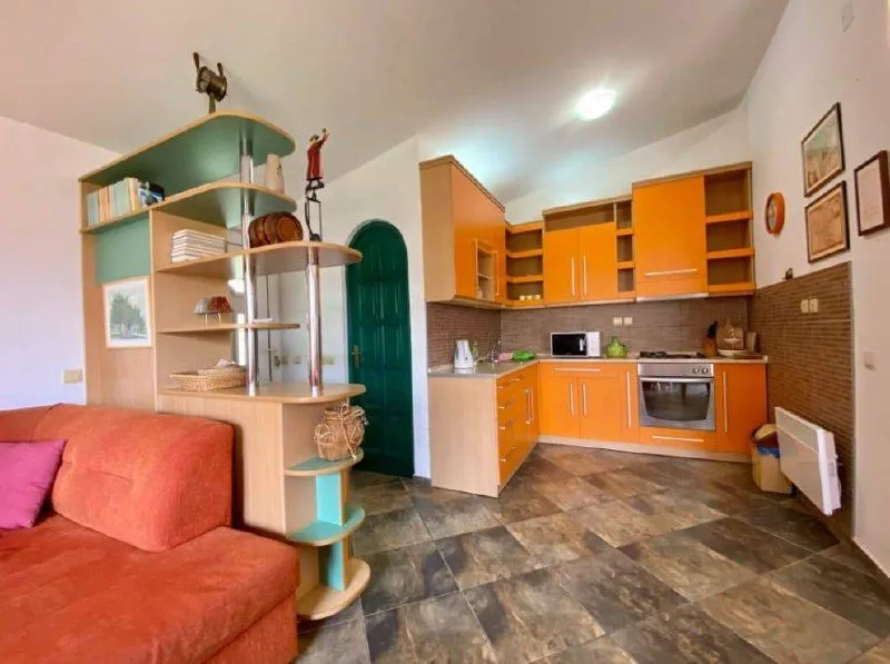 Izdavanje, dvosoban stan, 80m², Gospoština, Budva