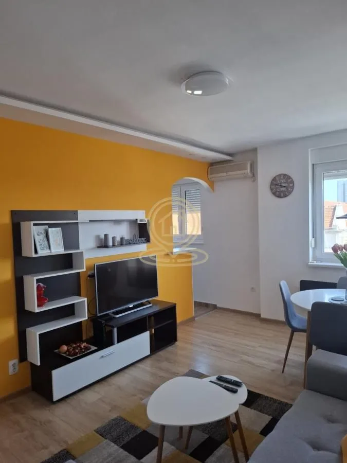 Izdavanje, jednosoban stan, 34m², Zemun Sve Podlokacije, Beograd