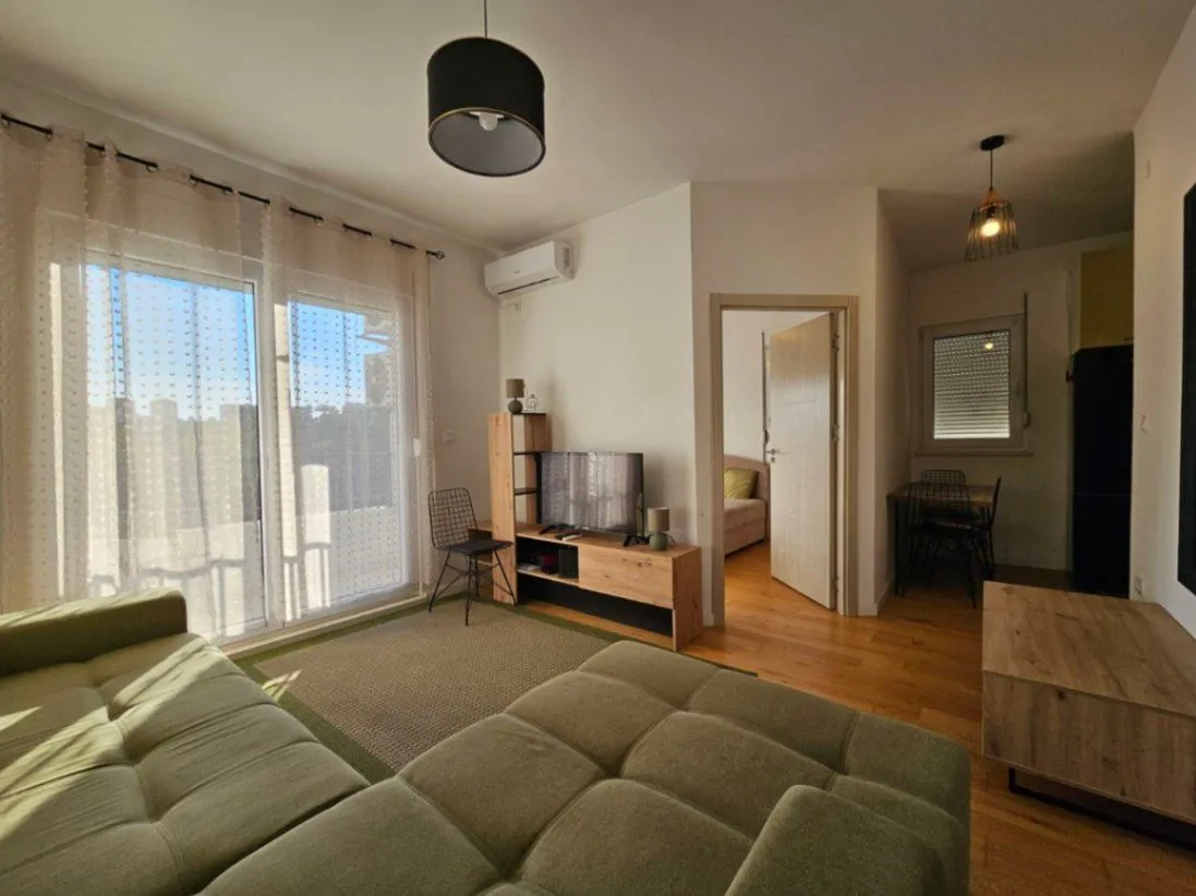Izdavanje, jednosoban stan, 40m², Cvijetin Brijeg, Podgorica
