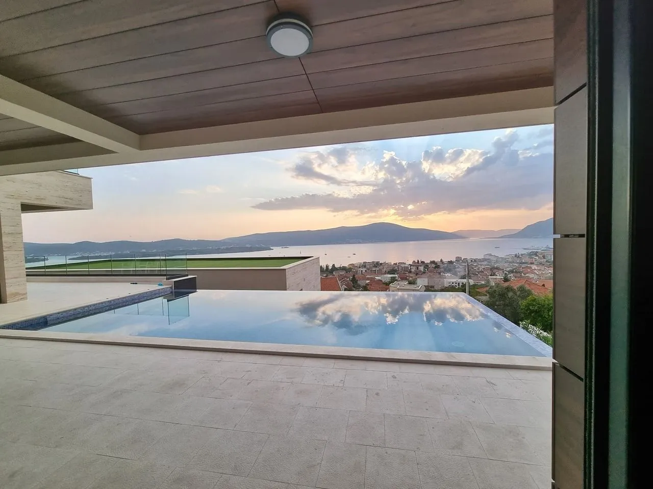 Sale, house, 490m², Tivat, Crna Gora