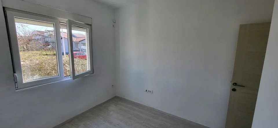 Izdavanje, dvosoban stan, 52m², Podgorica, Crna Gora