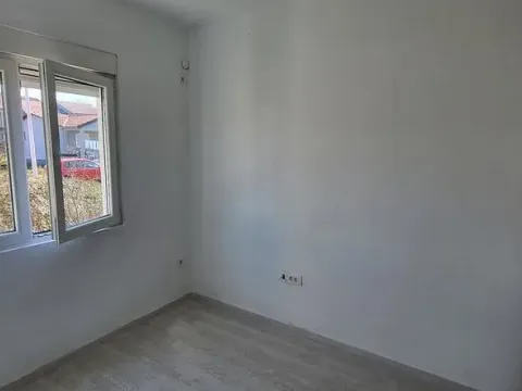 Izdavanje, dvosoban stan, 52m², Podgorica, Crna Gora - image 1