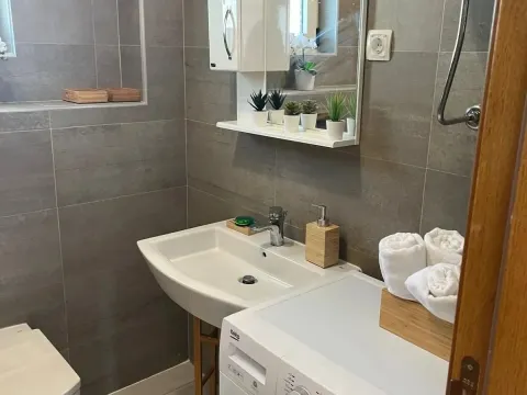 Sale, three bedroom apartment, 99m², Kalimanj, Tivat - image 8