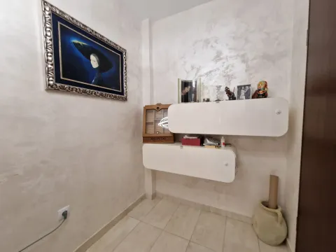 Sale, two bedroom apartment, 90m², Budva, Crna Gora - image 24