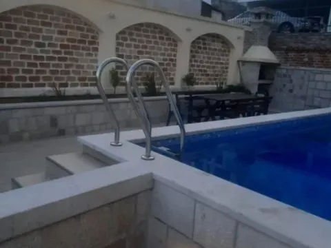 Izdavanje, dvosoban stan, 75m², Đenovići, Herceg Novi - image 6