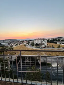 Pogled na grad i okolinu sa terase. - image 7